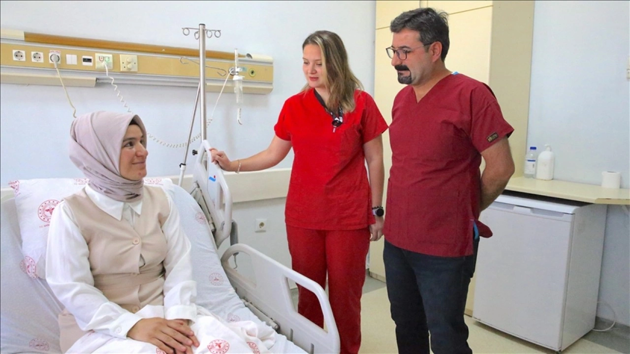 Yanlış yerdeki paratiroit ve boynundaki kanserli tiroit bezlerinden 6 saatlik operasyonla kurtuldu