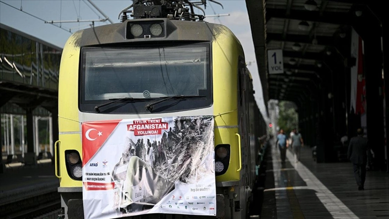 Yardım malzemeleri taşıyan "İyilik Treni"nin 23'üncüsü Afganistan'a hareket etti