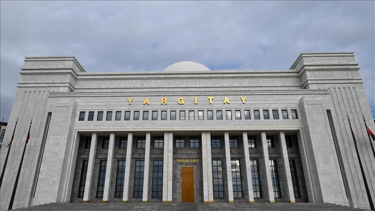 Yargıtay, eski sevgilisinin fotoğraflarını paylaşan sanığa verilen hapis cezasını onadı