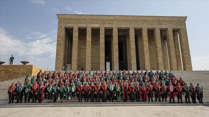 Yargıtay üyeleri, yeni adli yılın açılışı dolayısıyla Anıtkabir'i ziyaret etti