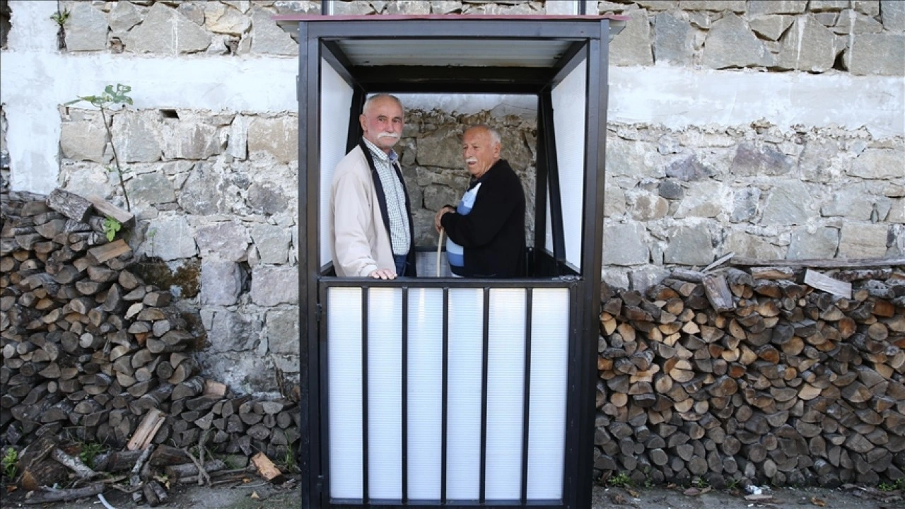 Yaşlı ve engelliler için cami duvarına asansör kurdular