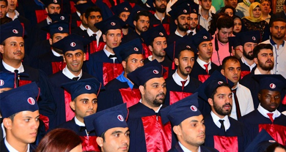 YDÜ Mühendislik Fakültesi mezunları diplomalarını aldı