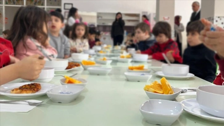Yemek fiyatlarını artıran özel okullara sanayiciden 