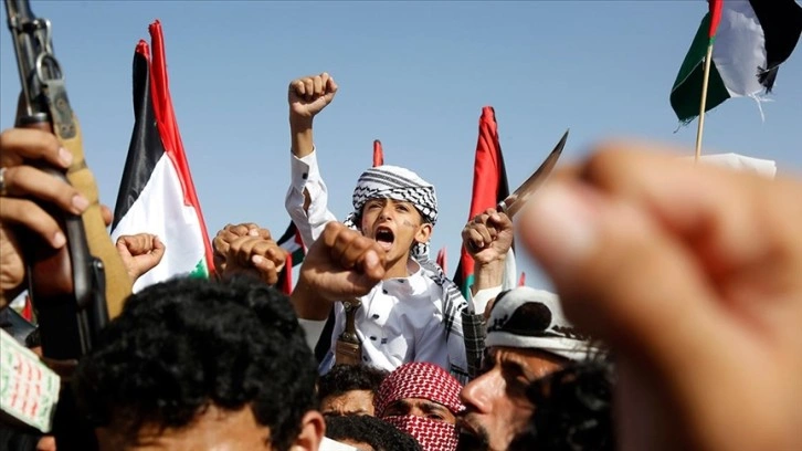 Yemenliler, İsrail'in Gazze'deki hastane saldırısını protesto etti