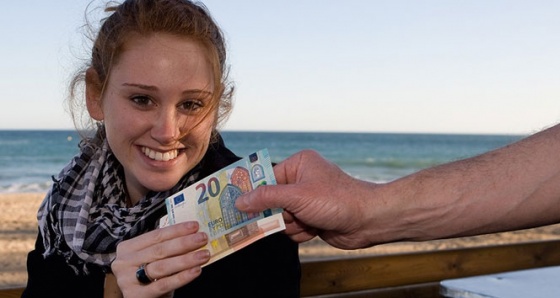 Yeni 20 euro banknotlar piyasada