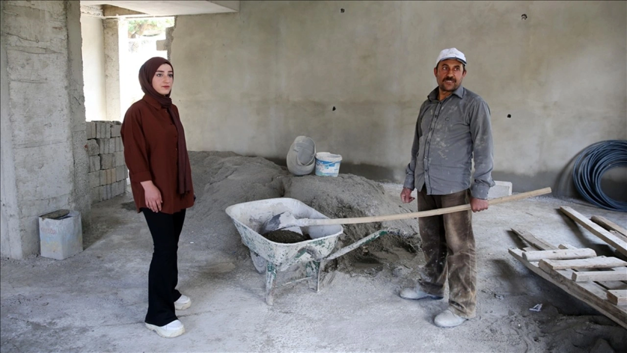 Yeni seçilen kadın muhtar, köyüne hizmet için kolları sıvadı