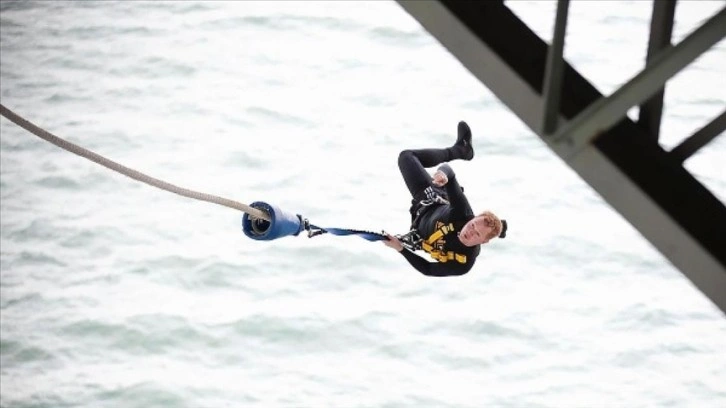 Yeni Zelandalı Mike Heard, 24 saatte 941 bungee jumping atlayışıyla dünya rekoru kırdı