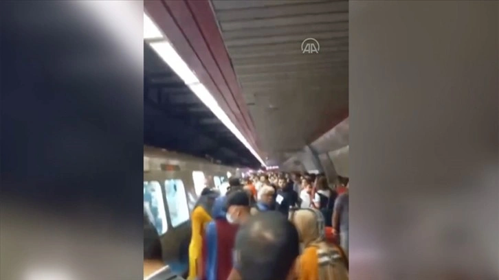 Yenikapı-Hacıosman Metro Hattı'nda arıza nedeniyle yoğunluk oluştu