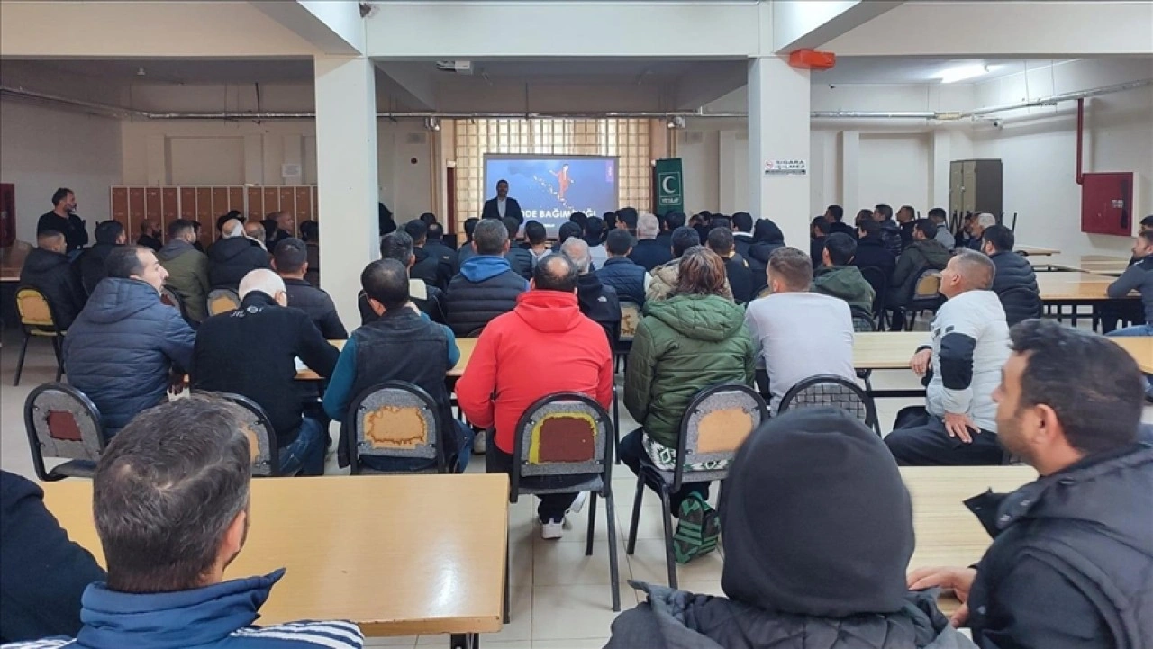 Yeşilay Şanlıurfa Şubesi, bağımlılıkla mücadele çalışmalarında yaklaşık 70 bin öğrenciye ulaştı