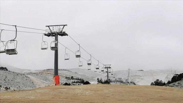 Yeterli kar yağmayan Davraz Kayak Merkezi'nde sezon açılamadı