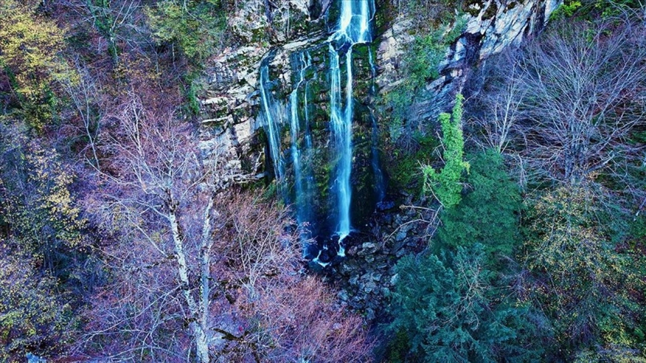 Yığılca, kış aylarında da mağara ve şelaleleriyle ziyaret&ccedil;ilerini ağırlıyor