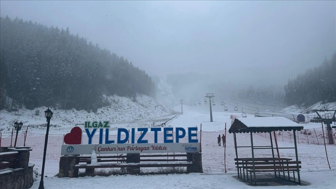 Yıldıztepe Kayak Merkezi'nde kar yağışı etkili oluyor