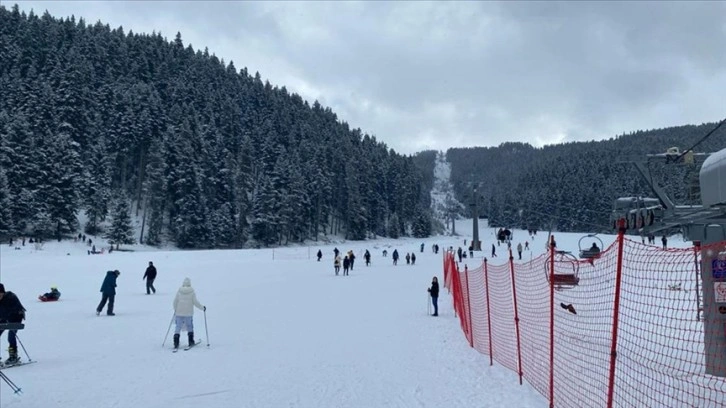 Yıldıztepe Kayak Merkezi'nde tatil yoğunluğu sürüyor