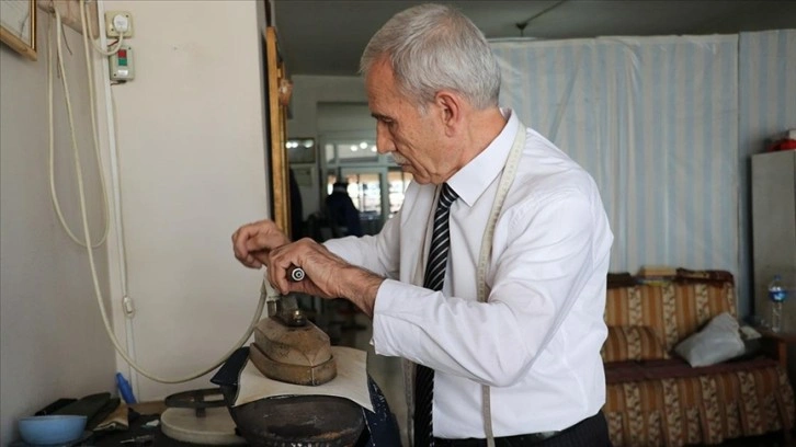 'Yılın Ahisi' seçilen Erzurumlu terzi mesleğini 63 yıldır titizlikle icra ediyor