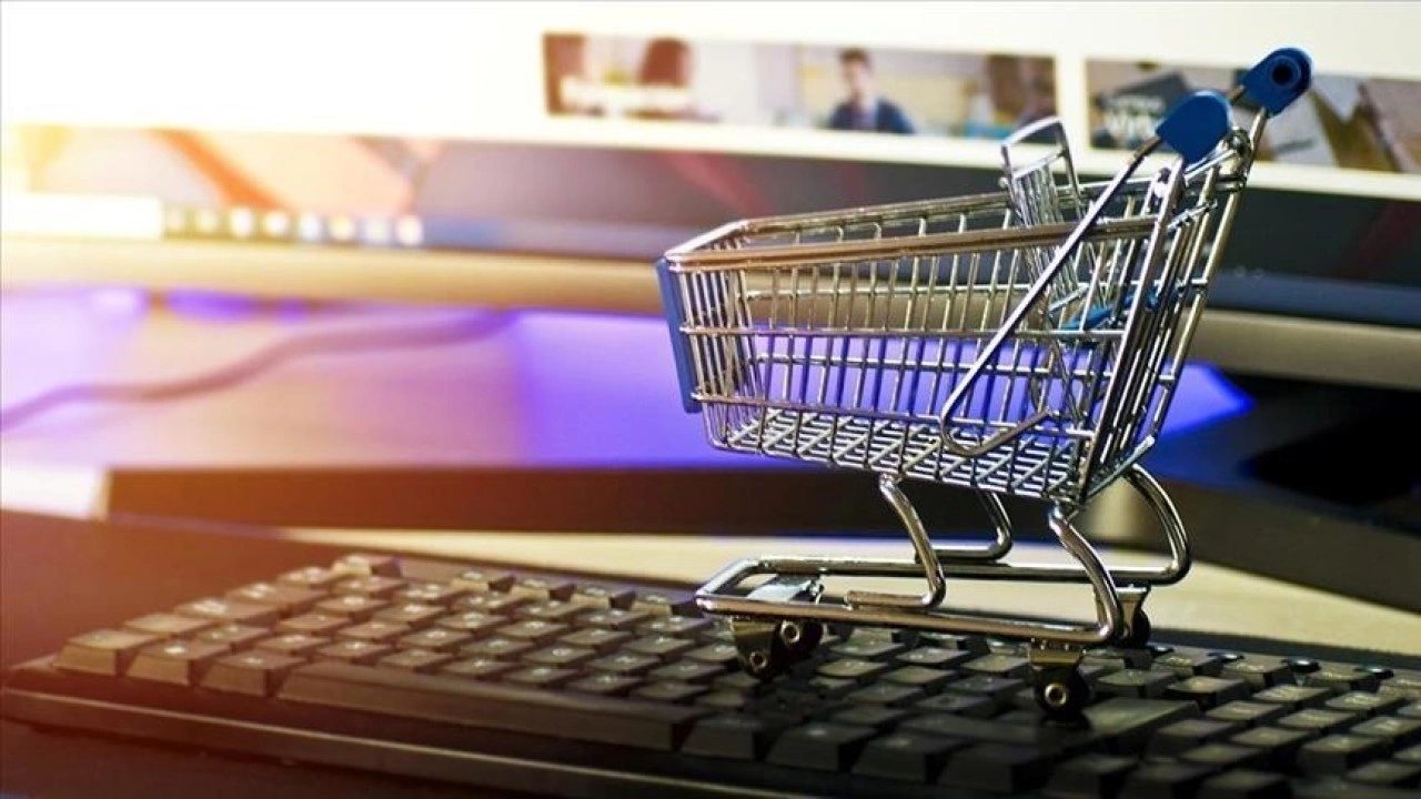 Yılın ilk yarısında e-ticaret hacmi 2 trilyon lirayı aştı