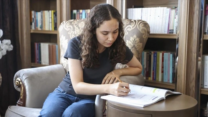 YKS AYT sayısal Türkiye dördüncüsü Ayşe Tuğçe, mühendis olmak istiyor