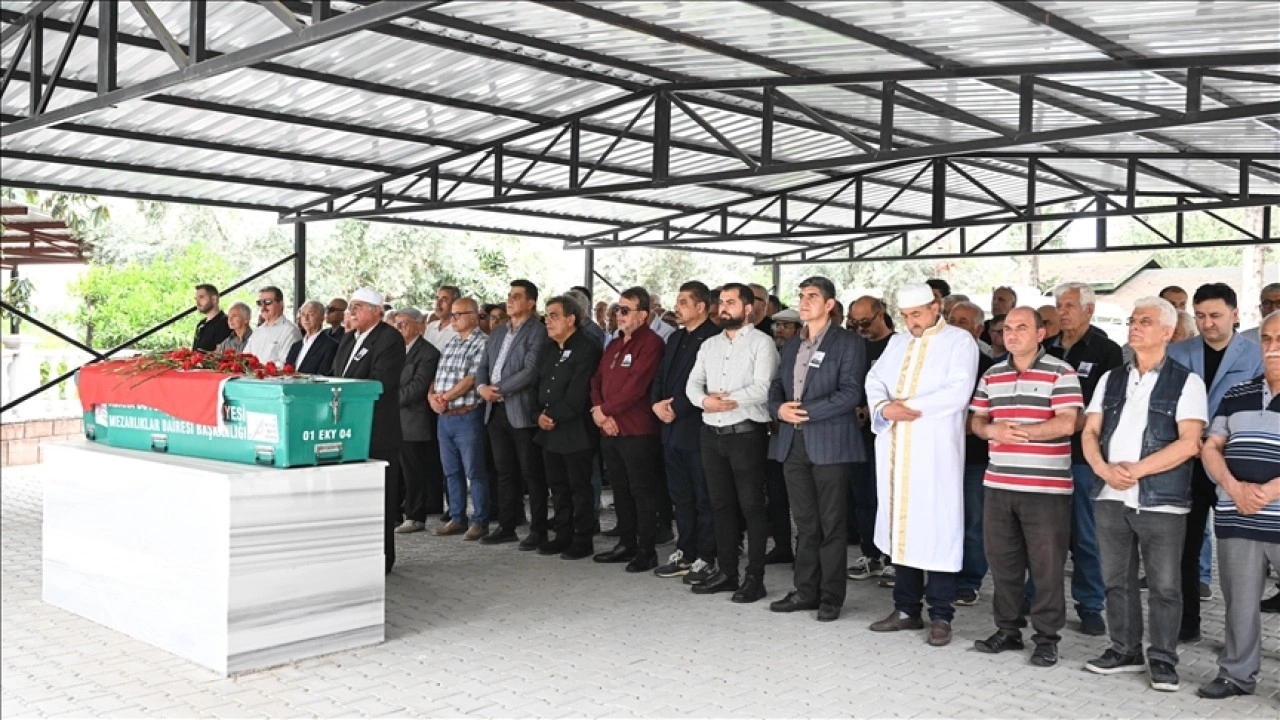 Yönetmen Ali Özgentürk, Adana'da son yolculuğuna uğurlandı
