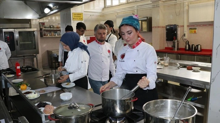 Yozgat Bozok Üniversitesinde 102 öğrenci aşçılık eğitimi alıyor