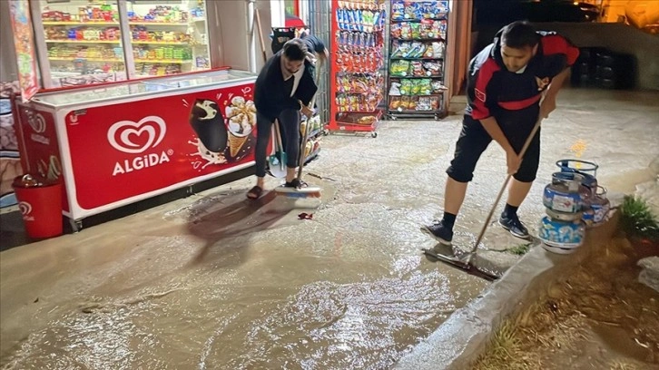 Yozgat ve Niğde'de sağanak hayatı olumsuz etkiledi