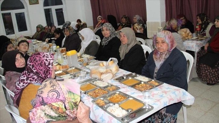 Yozgat'ın Çamlıbel köyünde 30 yıldır tek iftar sofrası kuruluyor