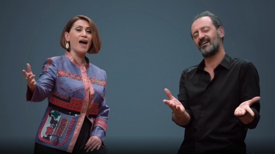 Yücel Arzen ve Azerin, Abdurrahim Karakoç'un 'İncitme' şiirini birlikte seslendirdi