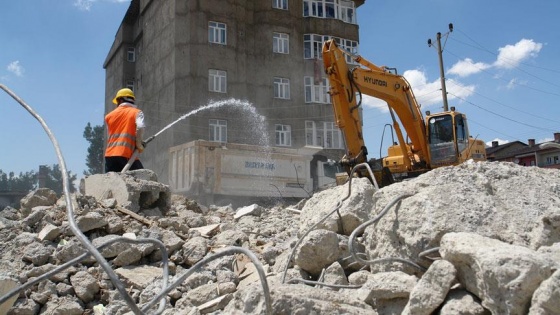 Yüksekova'da terör mağdurlarının yaraları sarılıyor