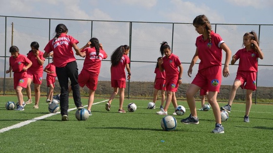 Yüksekovalı kızlar futbolda söz sahibi olmak istiyor