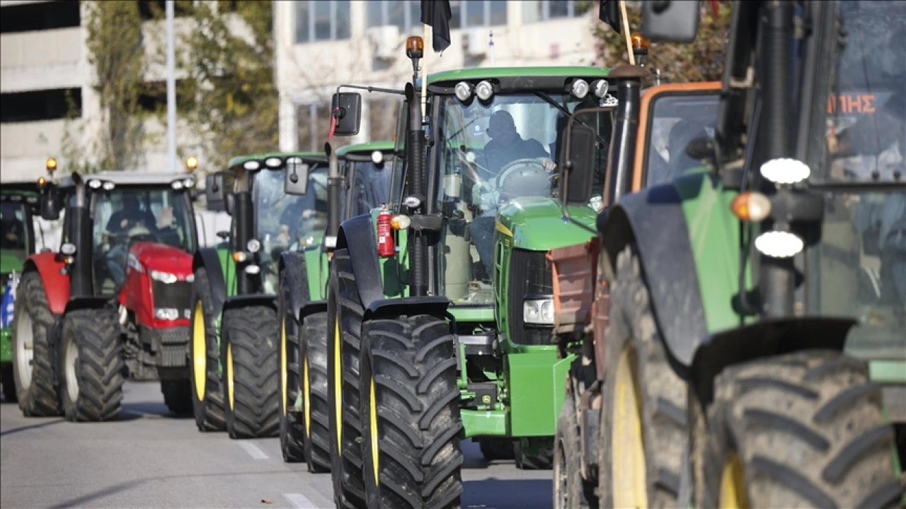 Yunanistan&rsquo;da muhalefet, &ccedil;ift&ccedil;i eylemleri &uuml;zerinden h&uuml;k&uuml;met politikalarını eleştirdi