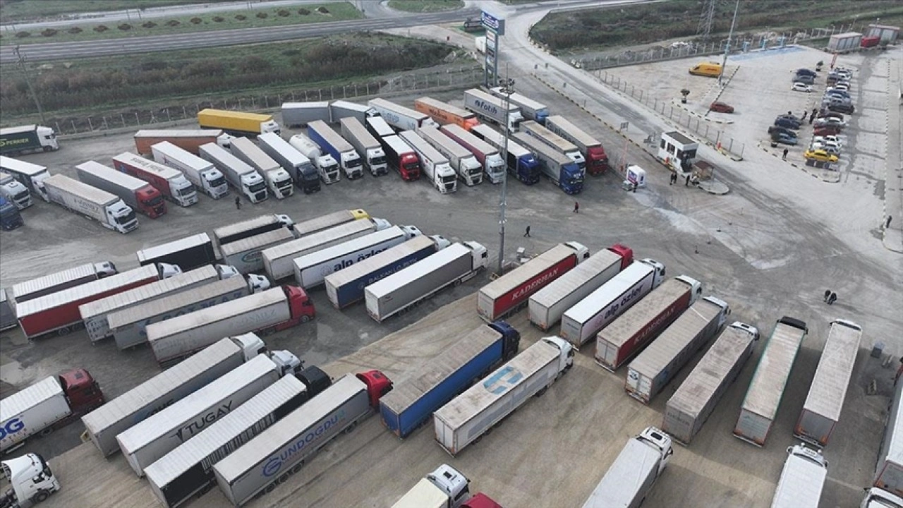 Yunanistan'daki çiftçi eylemi, Avrupa'ya yük taşıyan tır sürücülerini etkilemeye devam edi