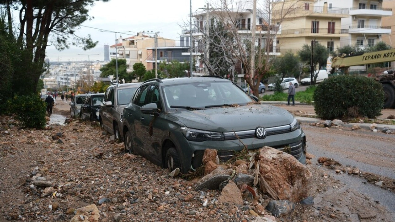 Yunanistan'ın Mora Yarımadası'nda d&uuml;n meydana gelen sel b&uuml;y&uuml;k hasara neden oldu
