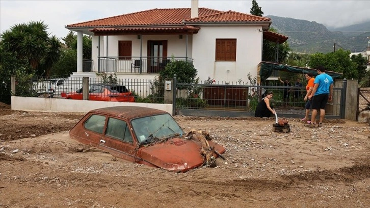 Yunanistan'da eylüldeki sel felaketinden etkilenen köyün sakinleri evlerinin taşınmasını istedi
