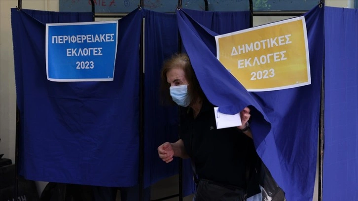 Yunanistan'da iktidar partisinin desteklediği çoğu aday yerel seçim yarışında ilk sırada