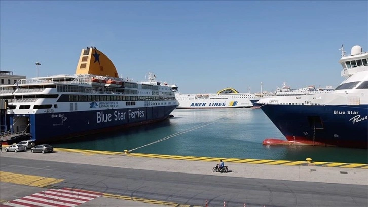 Yunanistan'da mürettebatın denize iterek ölümüne neden olduğu genç için denizciler grevde