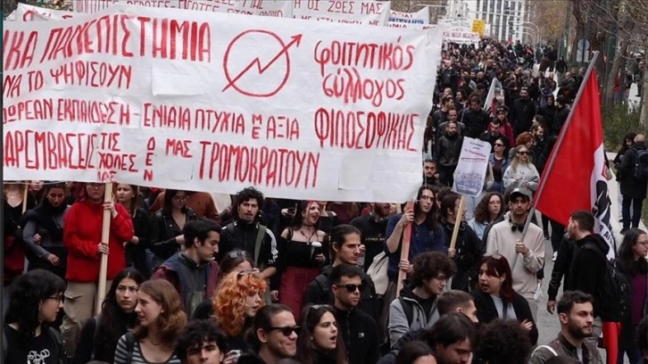 Yunanistan'da öğrenci ve eğitimciler özel üniversite planına karşı 8. kez sokağa çıktı