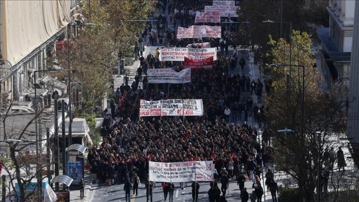 Yunanistan'da öğrenci ve eğitimciler, özel üniversitelerin açılması planına karşı eylem düzenle