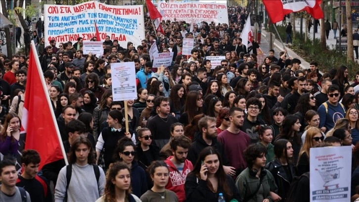 Yunanistan’da öğrenciler özel üniversitelere karşı protesto düzenledi