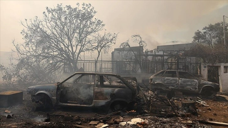 Yunanistan'da yangınlar nedeniyle tahliyeler sürüyor