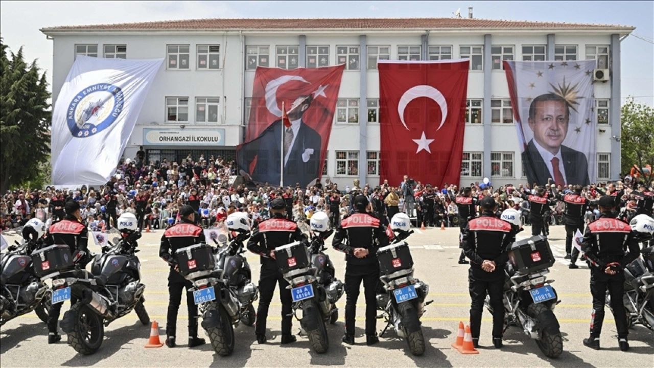 Yunus polisler, 19 Mayıs etkinlikleri kapsamında gösteri yaptı