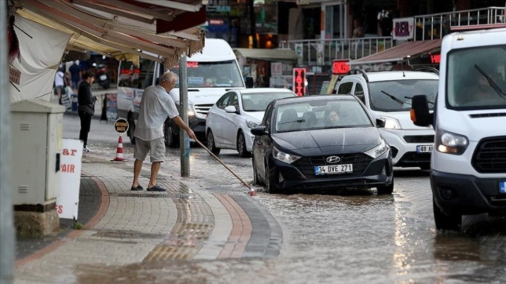 Yurdun birçok bölgesinde sağanak, hayatı olumsuz etkiledi