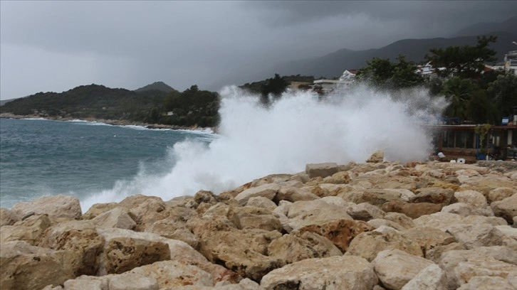 Yurdun doğu kesimlerinde çığ, Batı Akdeniz'de fırtına uyarısı
