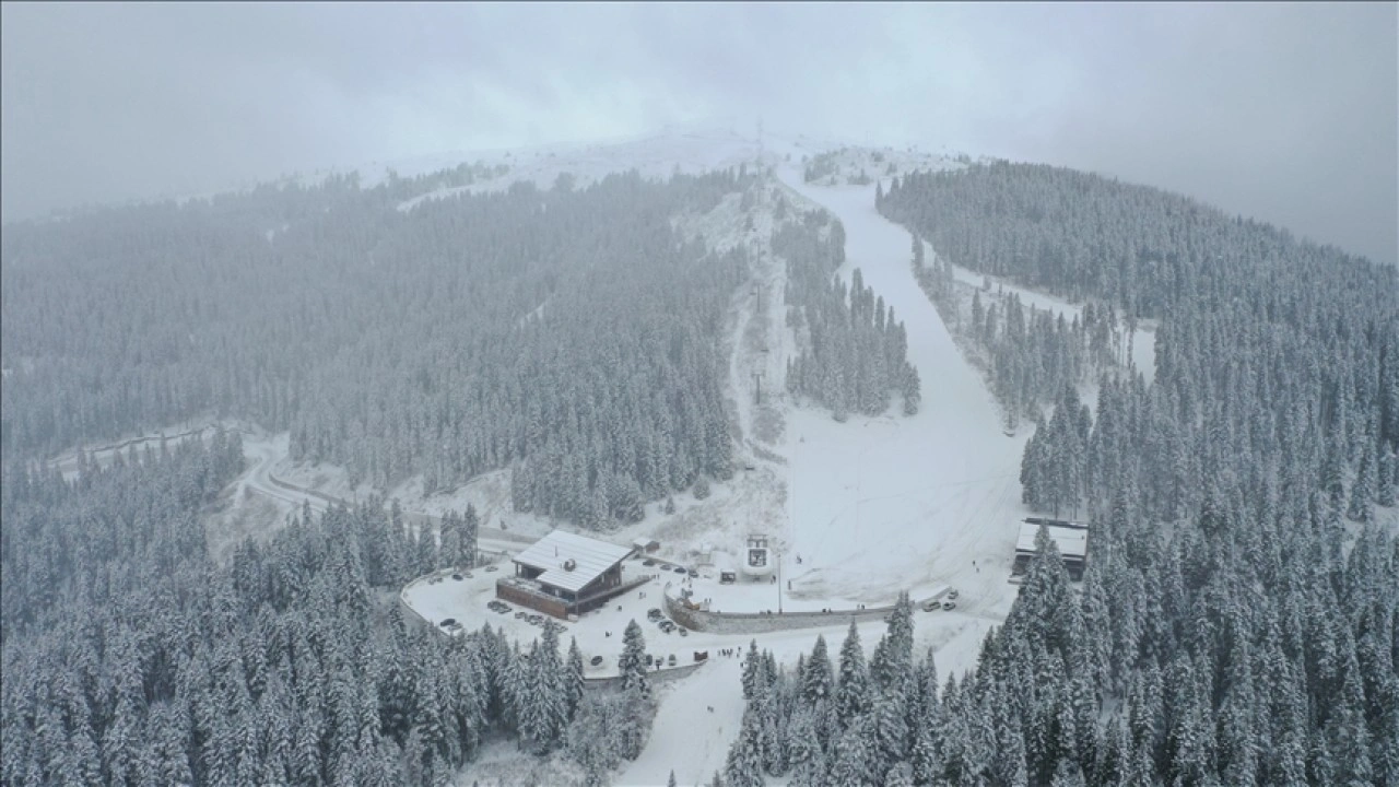 Yurduntepe Kayak Merkezi'nde kar yağışı etkili oldu