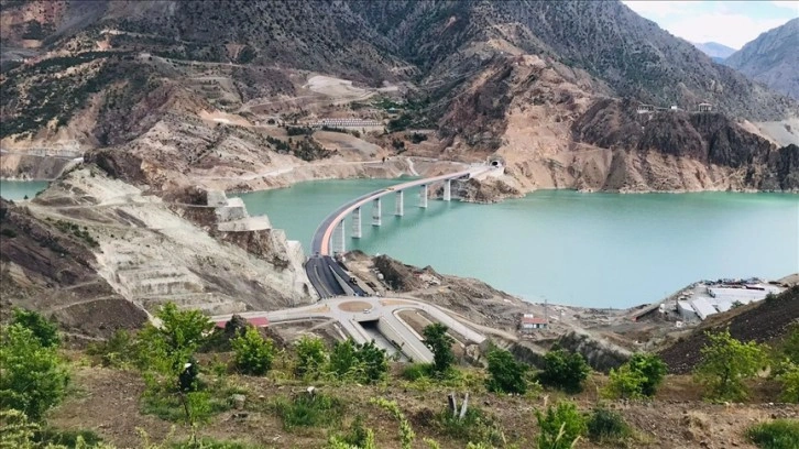 Yusufeli'ndeki 685 metrelik viyadüğün haziranda açılması planlanıyor