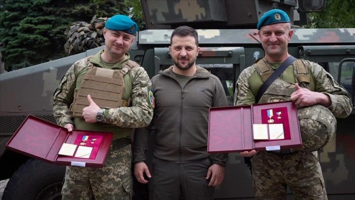Zelenskiy, Donetsk bölgesinde Ukraynalı askerleri ziyaret etti