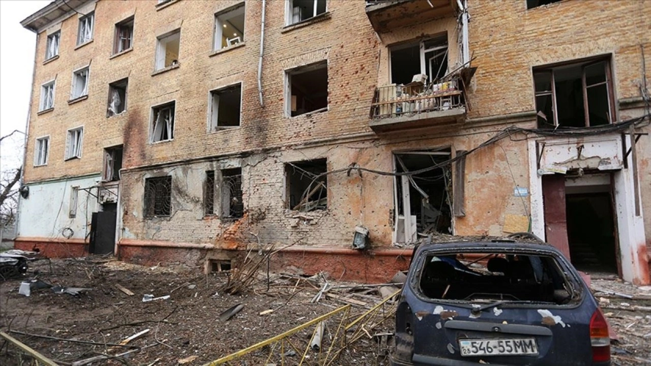 Zelenskiy, Rusya'nın 30 füze ve 450'den fazla İHA ile saldırı düzenlediğini bildirdi