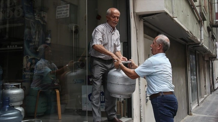 Zeytinburnu'nun tüpçü kardeşleri baba mesleğini yarım asırdır bırakmıyor