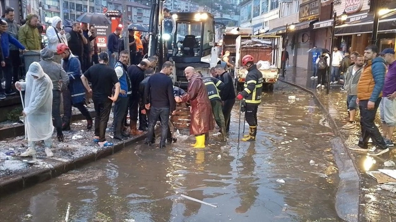 Zonguldak'ta sağanak hayatı olumsuz etkiliyor