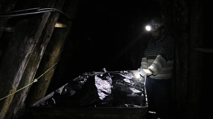 Zonguldak'ta maden işçileri ilk sahurlarını yerin metrelerce altında yaptı