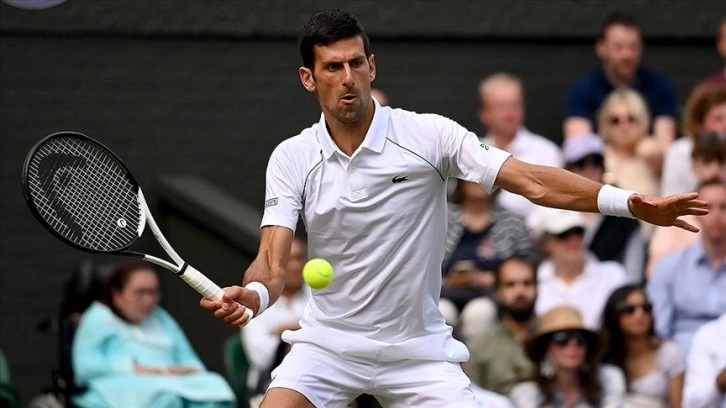 Zorlu maçı kazanan Djokovic Wimbledon'da yarı finalde