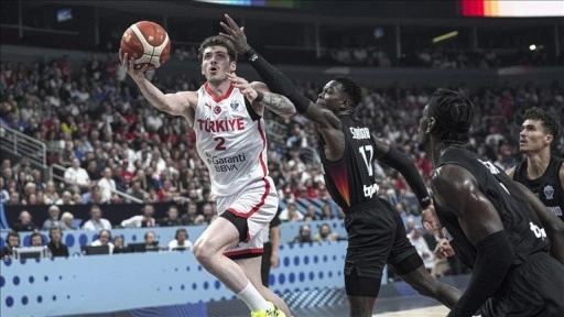 12 Dev Adam, 2025 Avrupa Basketbol Şampiyonası'nda ikinci olarak gümüş madalya elde etti