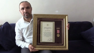 15 Temmuz gazisi, hain darbe girişimini unutulmaması i&ccedil;in her fırsatta anlatıyor